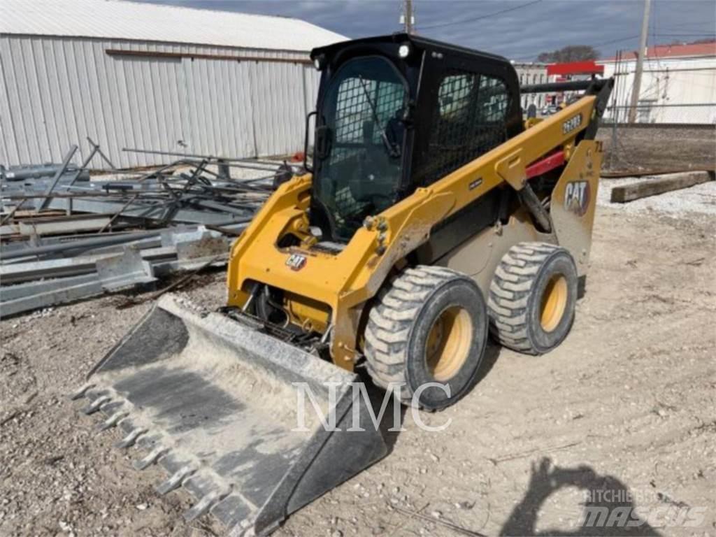 CAT 262D3 Krautuvai su šoniniu pasukimu