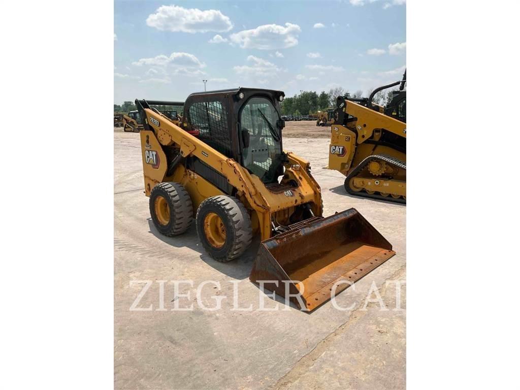 CAT 262D3 Krautuvai su šoniniu pasukimu