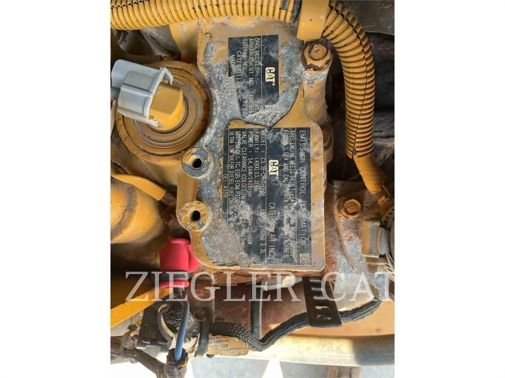 CAT 262D3 Krautuvai su šoniniu pasukimu