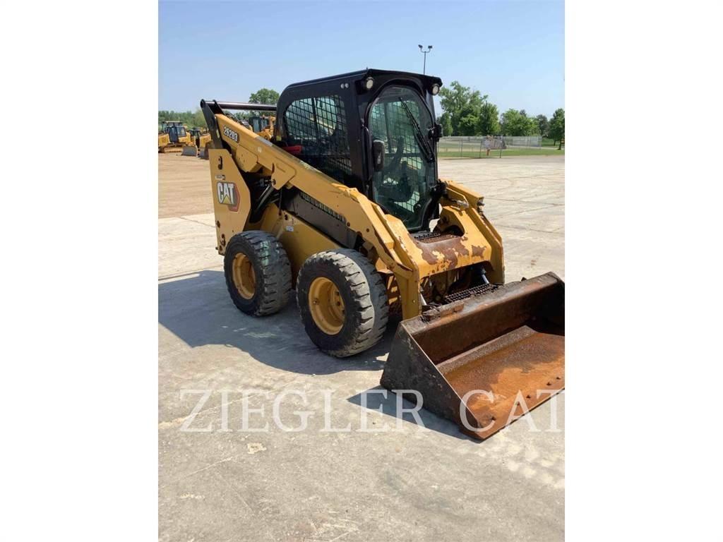 CAT 262D3 Krautuvai su šoniniu pasukimu
