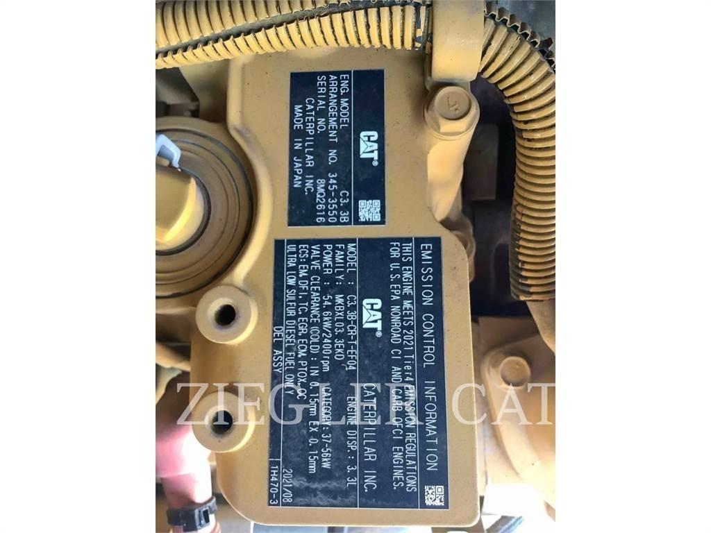 CAT 262D3 Krautuvai su šoniniu pasukimu