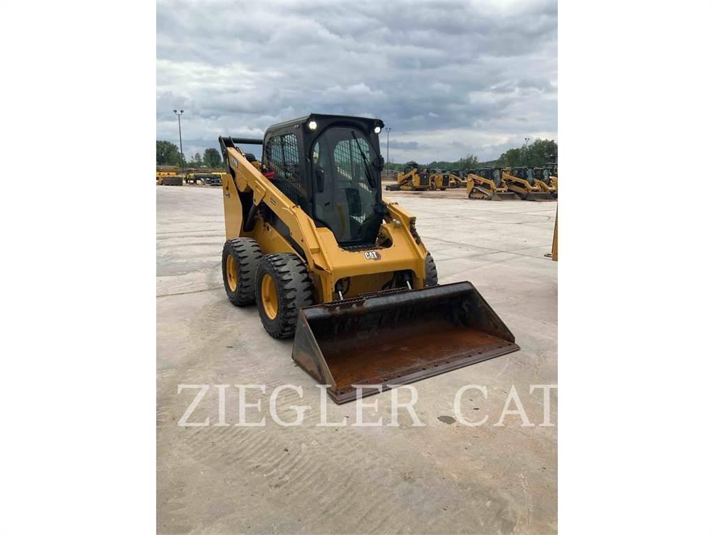 CAT 262D3 Krautuvai su šoniniu pasukimu