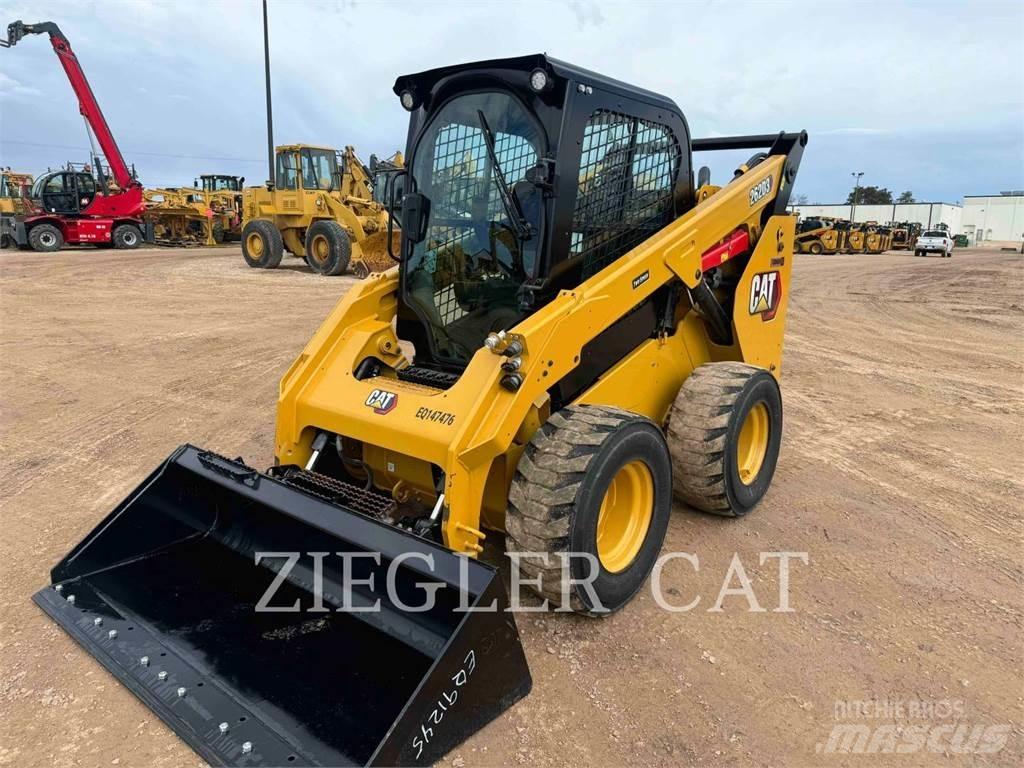 CAT 262D3 Krautuvai su šoniniu pasukimu