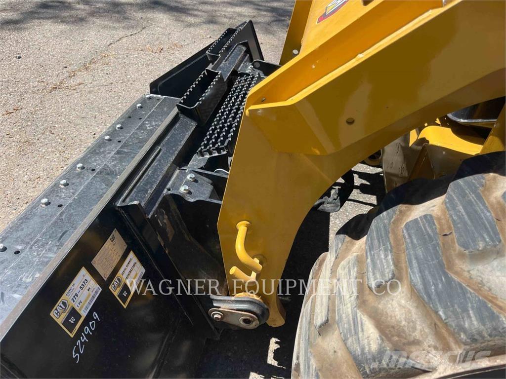 CAT 262D3 Krautuvai su šoniniu pasukimu