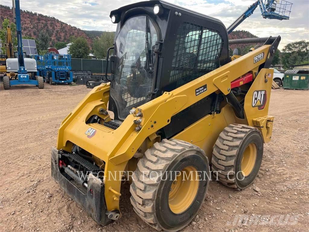 CAT 262D3 Krautuvai su šoniniu pasukimu
