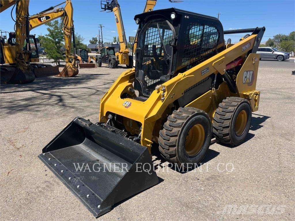 CAT 262D3 Krautuvai su šoniniu pasukimu