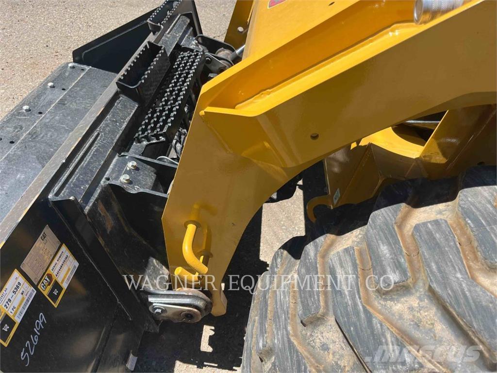 CAT 262D3 Krautuvai su šoniniu pasukimu