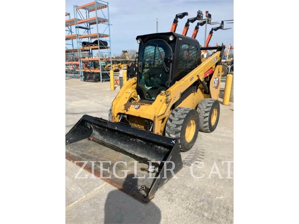 CAT 262D3 Krautuvai su šoniniu pasukimu
