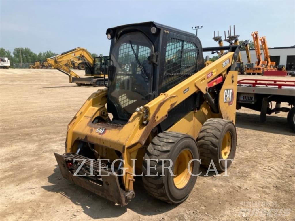 CAT 262D3 Krautuvai su šoniniu pasukimu