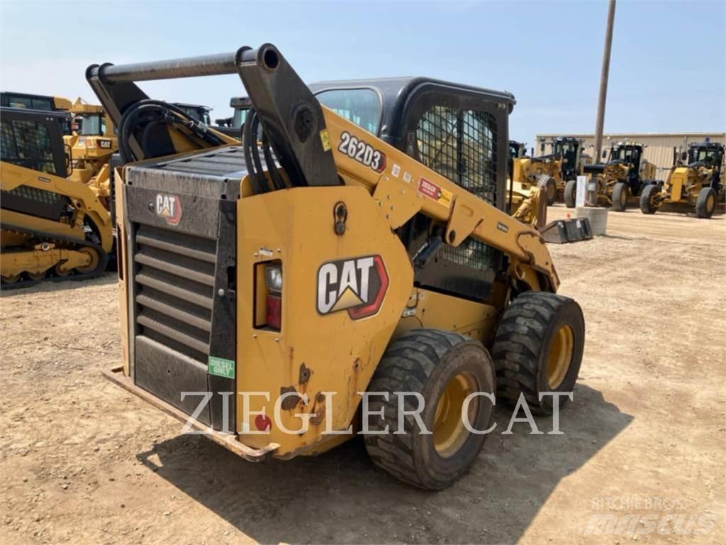 CAT 262D3 Krautuvai su šoniniu pasukimu