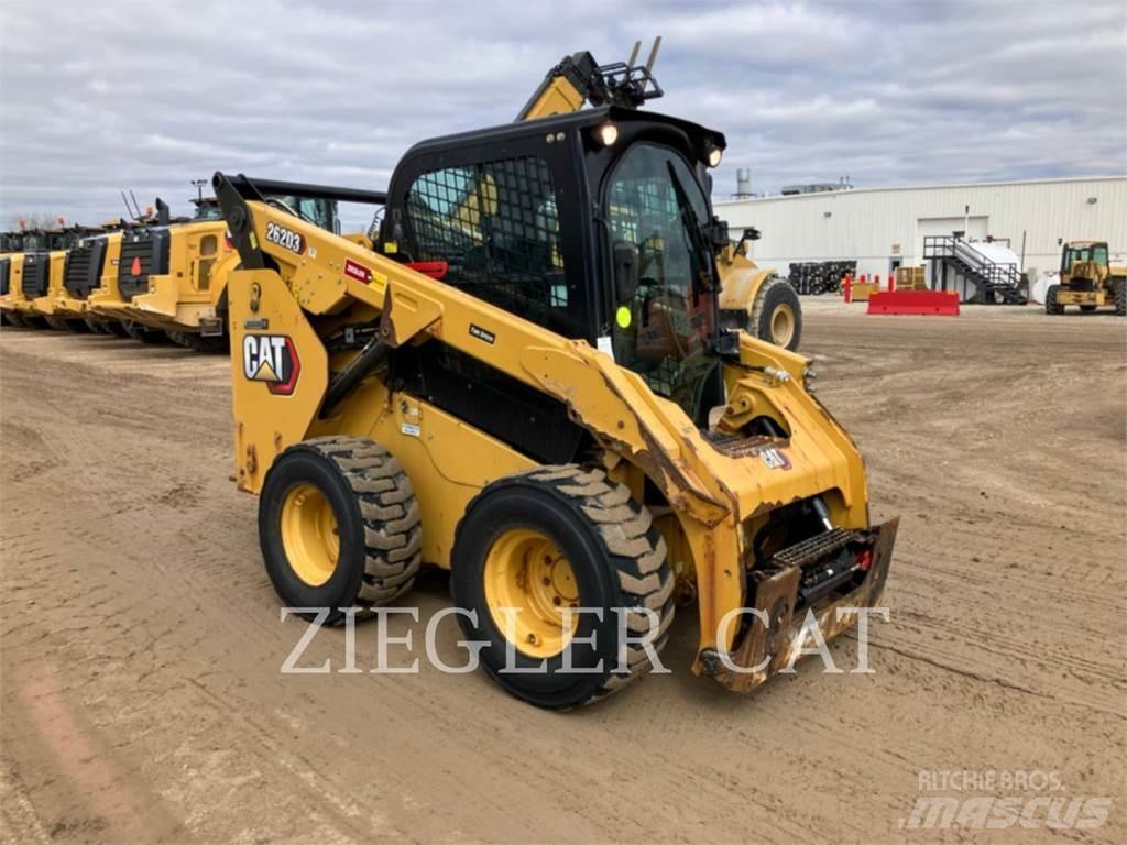 CAT 262D3 Krautuvai su šoniniu pasukimu