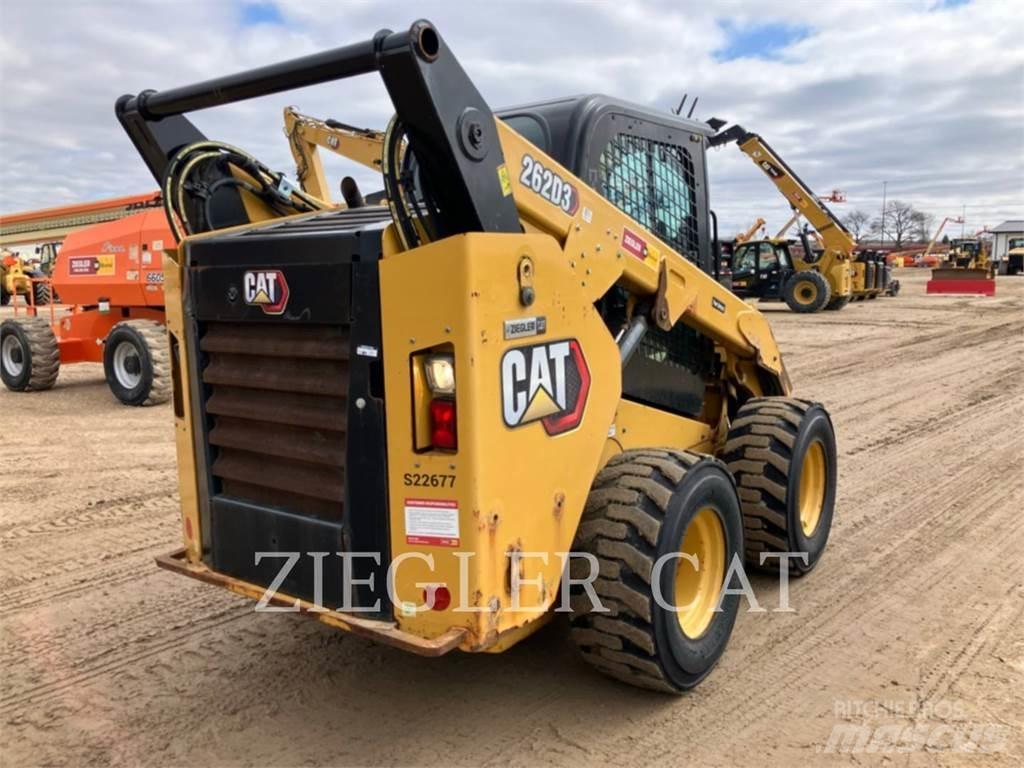 CAT 262D3 Krautuvai su šoniniu pasukimu