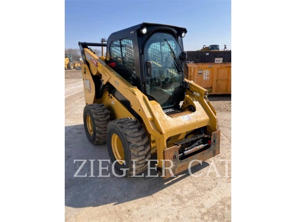 CAT 262D3 Krautuvai su šoniniu pasukimu