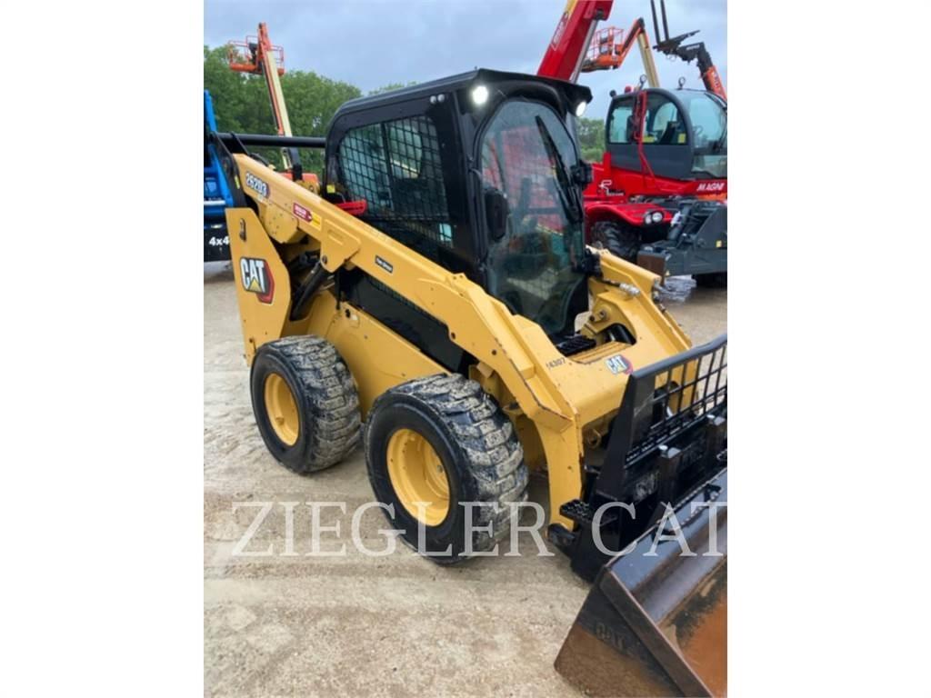 CAT 262D3 Krautuvai su šoniniu pasukimu