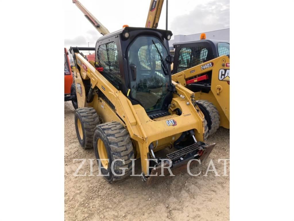 CAT 262D3 Krautuvai su šoniniu pasukimu