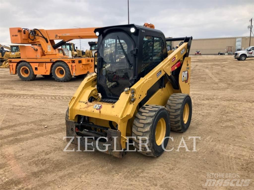 CAT 262D3 Krautuvai su šoniniu pasukimu