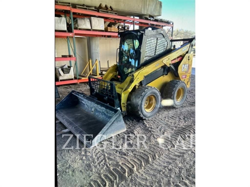 CAT 262D3 Krautuvai su šoniniu pasukimu