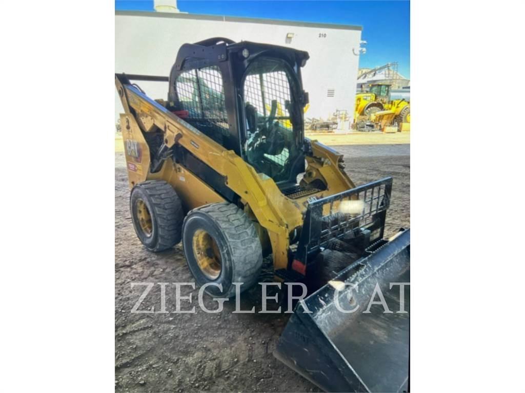 CAT 262D3 Krautuvai su šoniniu pasukimu