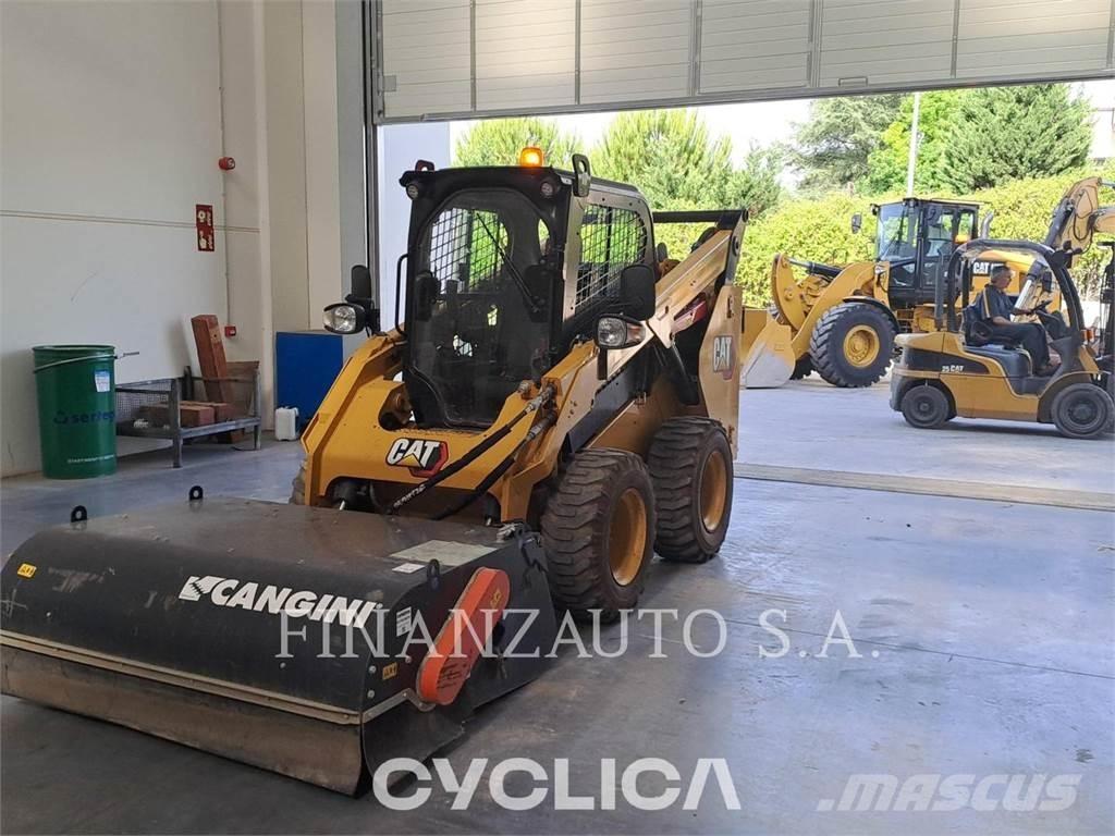 CAT 262D3 Krautuvai su šoniniu pasukimu