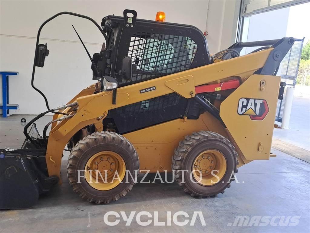 CAT 262D3 Krautuvai su šoniniu pasukimu