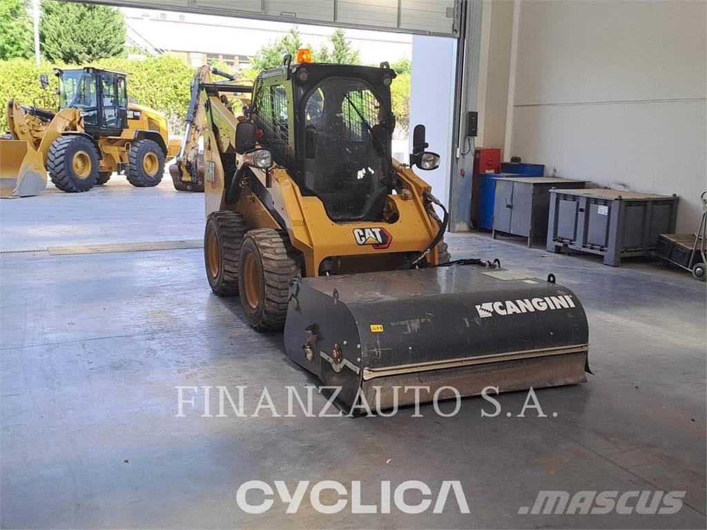 CAT 262D3 Krautuvai su šoniniu pasukimu