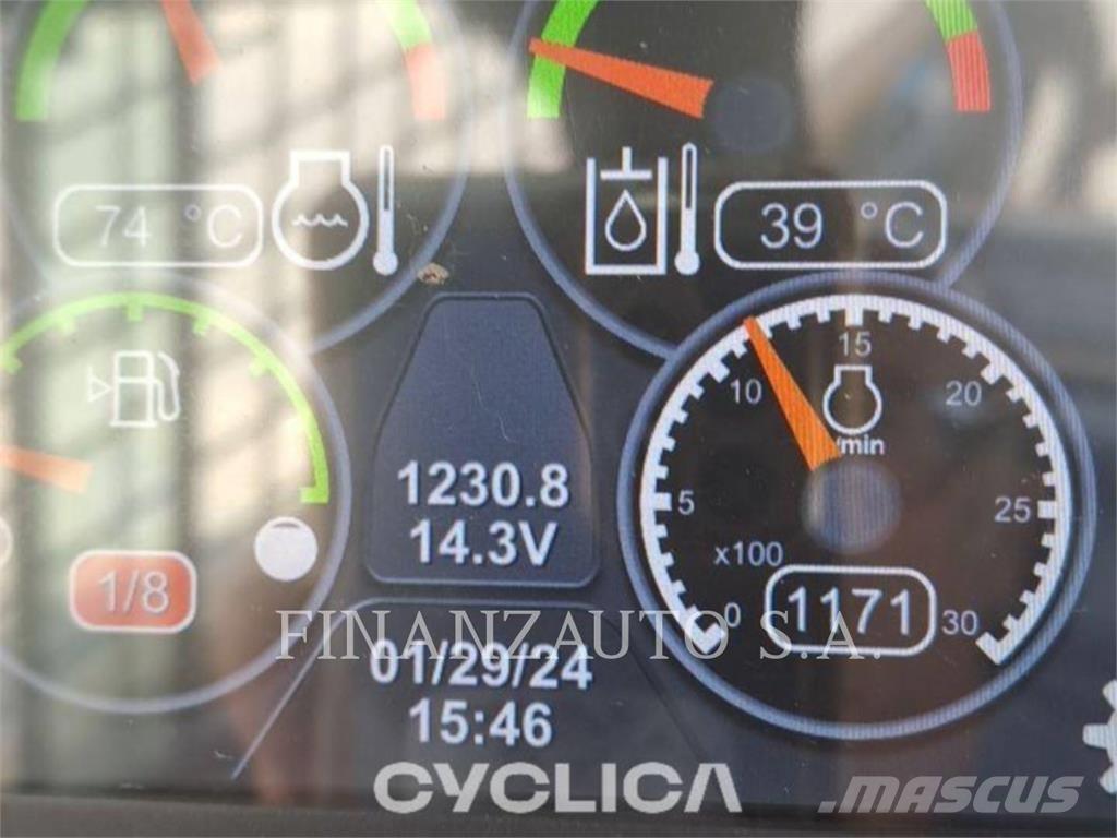CAT 262D3 Krautuvai su šoniniu pasukimu