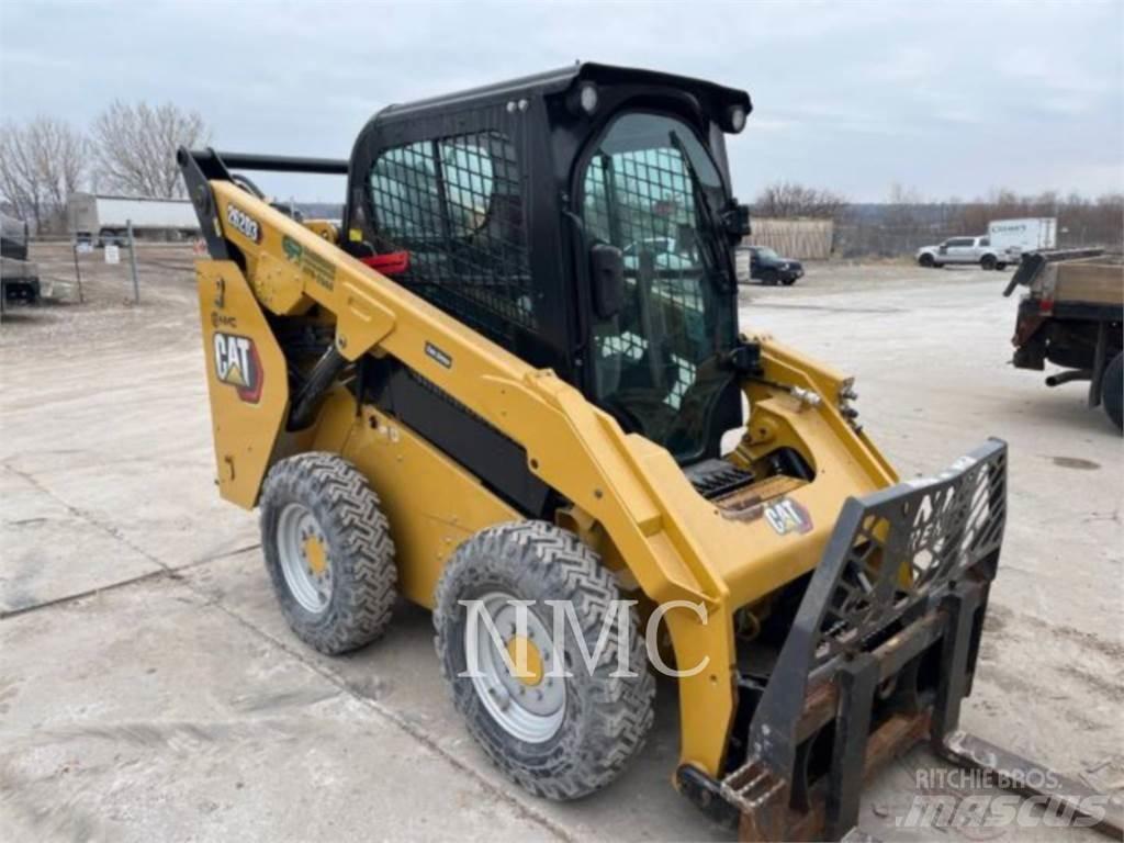 CAT 262D3 Krautuvai su šoniniu pasukimu