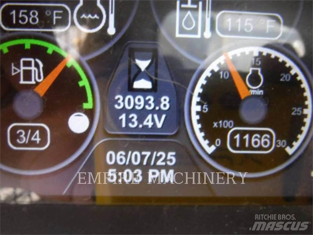 CAT 262D3 Krautuvai su šoniniu pasukimu