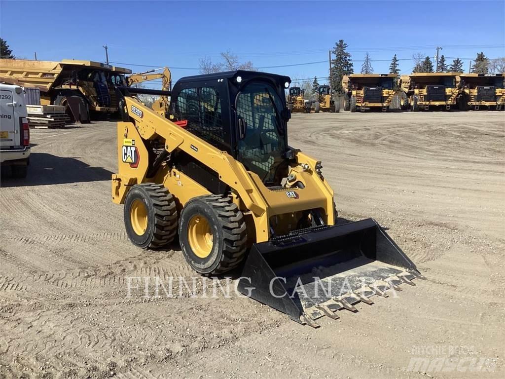 CAT 262D3 Krautuvai su šoniniu pasukimu