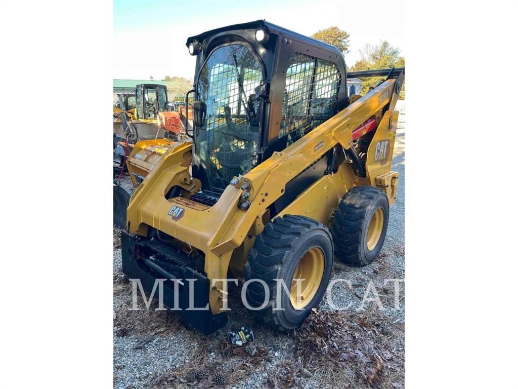CAT 262D3 Krautuvai su šoniniu pasukimu