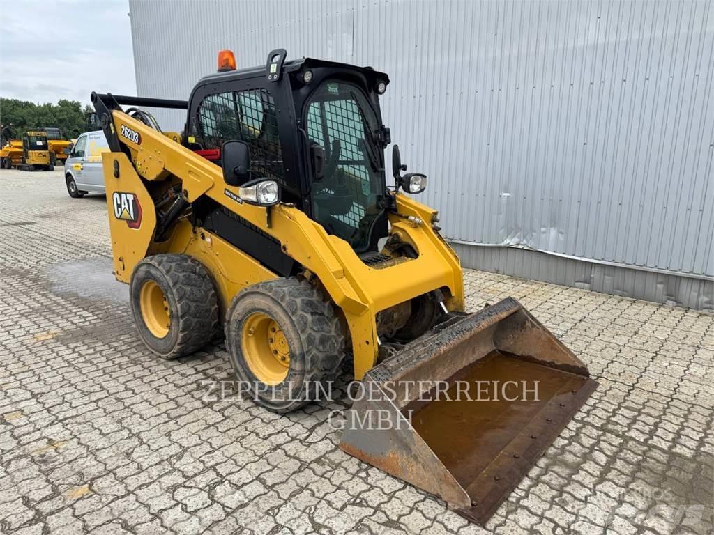 CAT 262D3 Krautuvai su šoniniu pasukimu