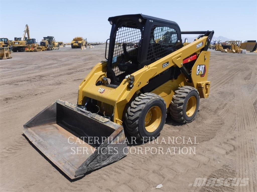 CAT 262D3 Krautuvai su šoniniu pasukimu