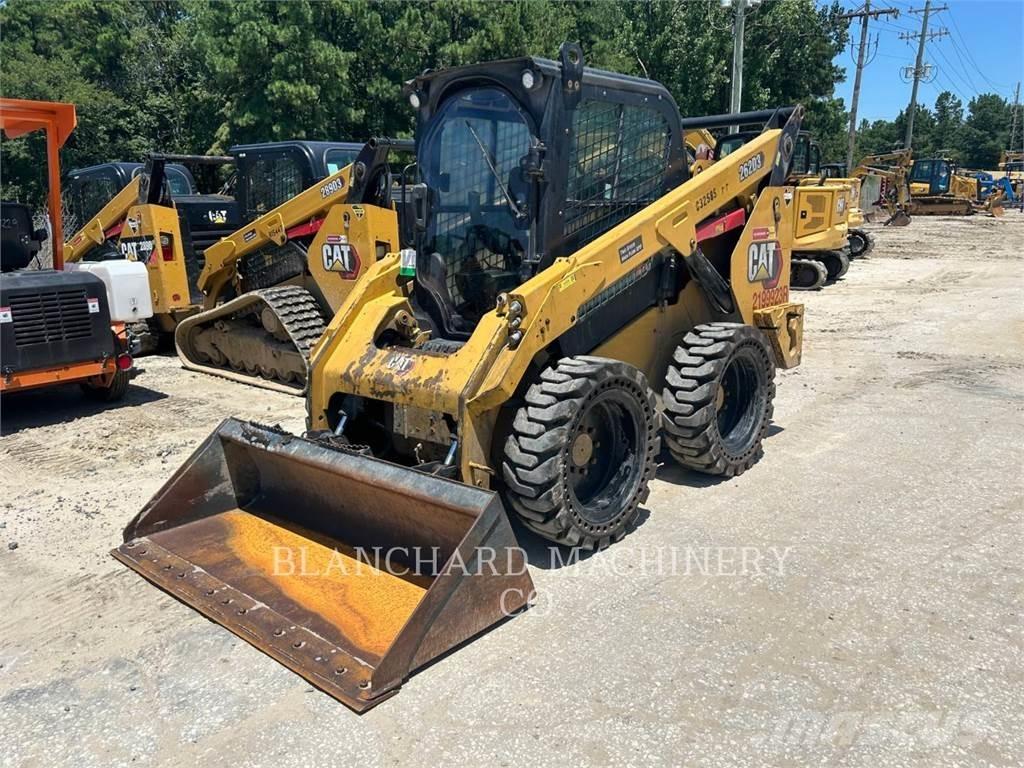 CAT 262D3 Krautuvai su šoniniu pasukimu