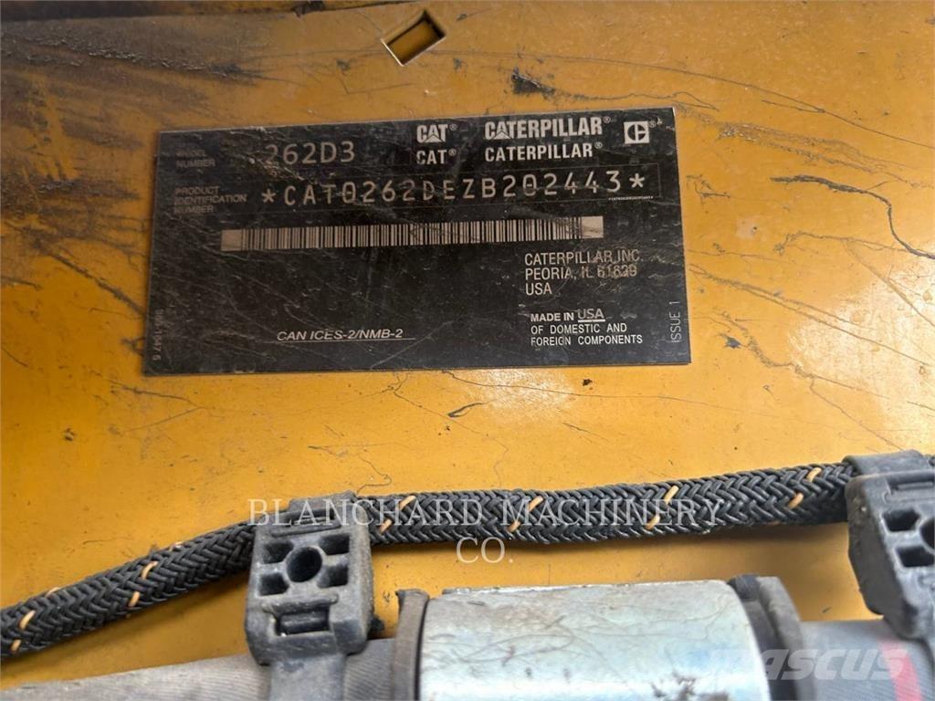 CAT 262D3 Krautuvai su šoniniu pasukimu