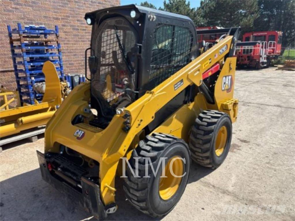 CAT 262D3 Krautuvai su šoniniu pasukimu