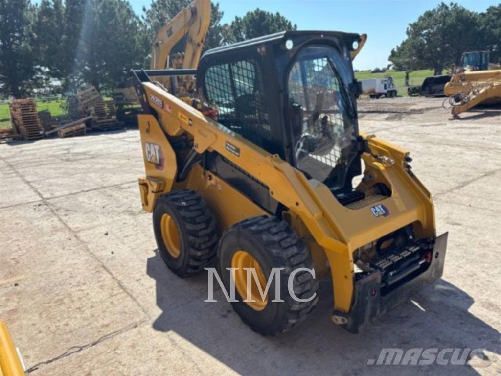 CAT 262D3 Krautuvai su šoniniu pasukimu