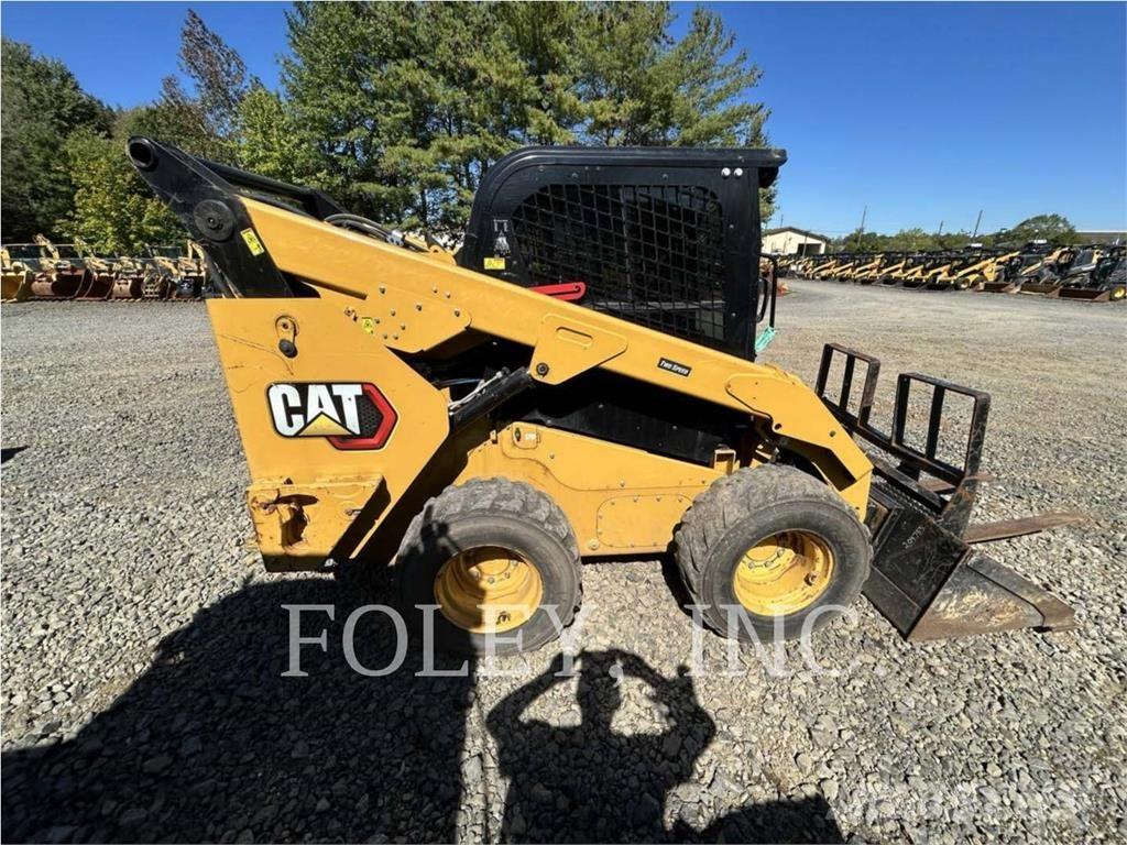 CAT 262D3 Krautuvai su šoniniu pasukimu