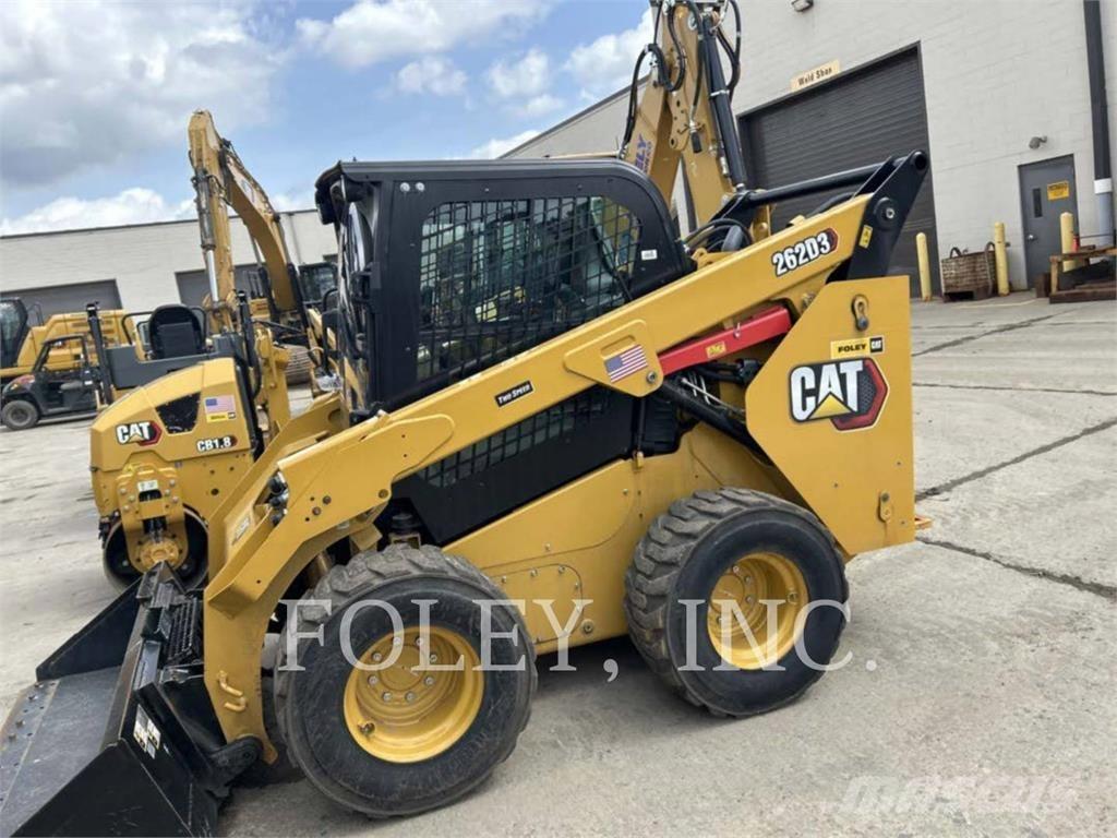 CAT 262D3 Krautuvai su šoniniu pasukimu