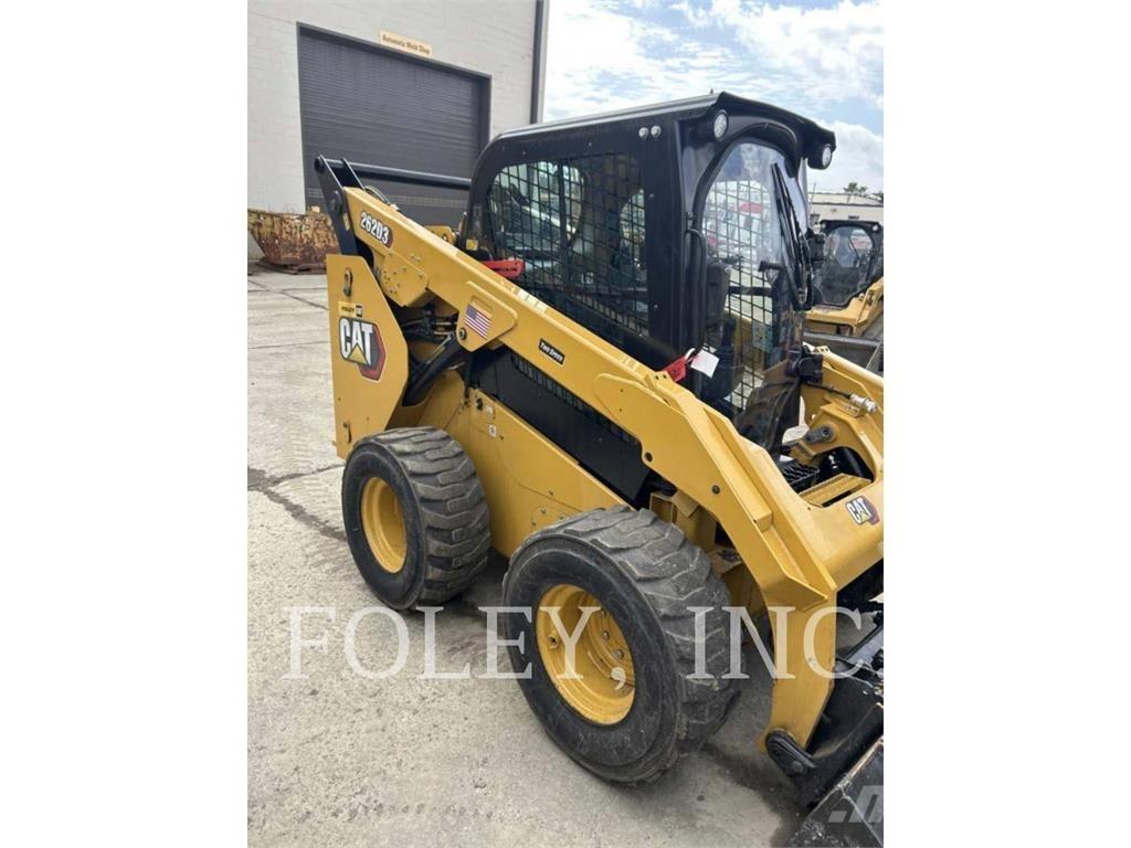 CAT 262D3 Krautuvai su šoniniu pasukimu