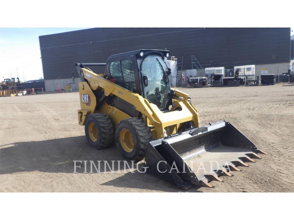 CAT 262D3 Krautuvai su šoniniu pasukimu