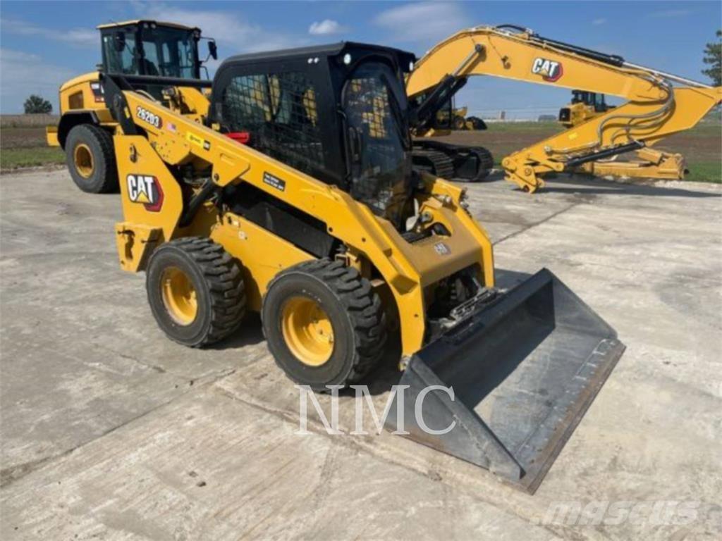 CAT 262D3 Krautuvai su šoniniu pasukimu