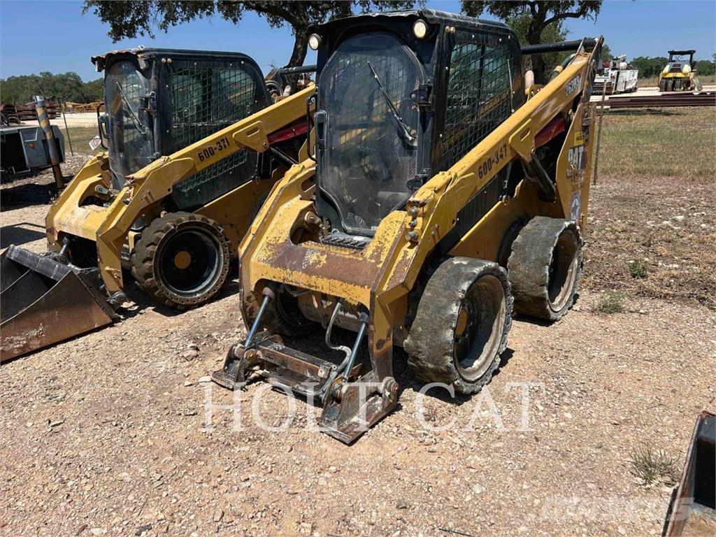 CAT 262D3 Krautuvai su šoniniu pasukimu