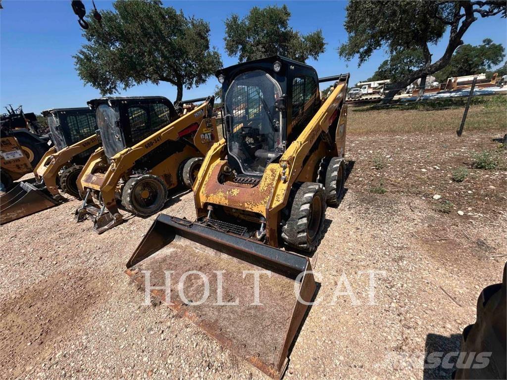 CAT 262D3 Krautuvai su šoniniu pasukimu