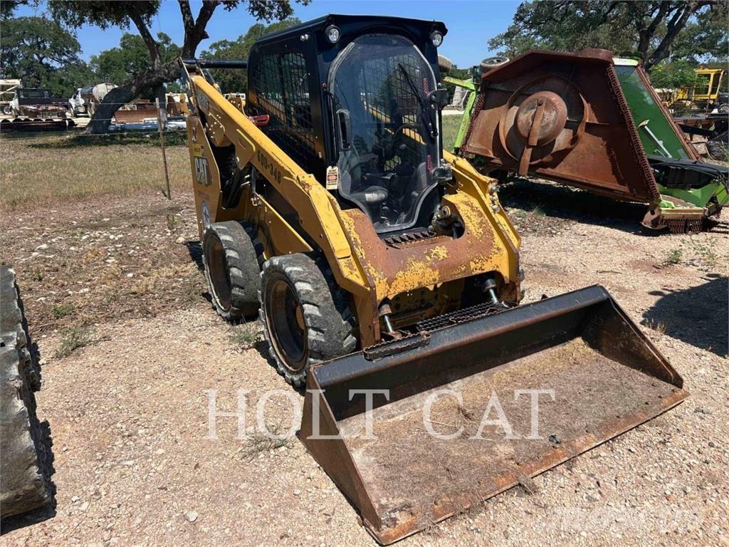 CAT 262D3 Krautuvai su šoniniu pasukimu