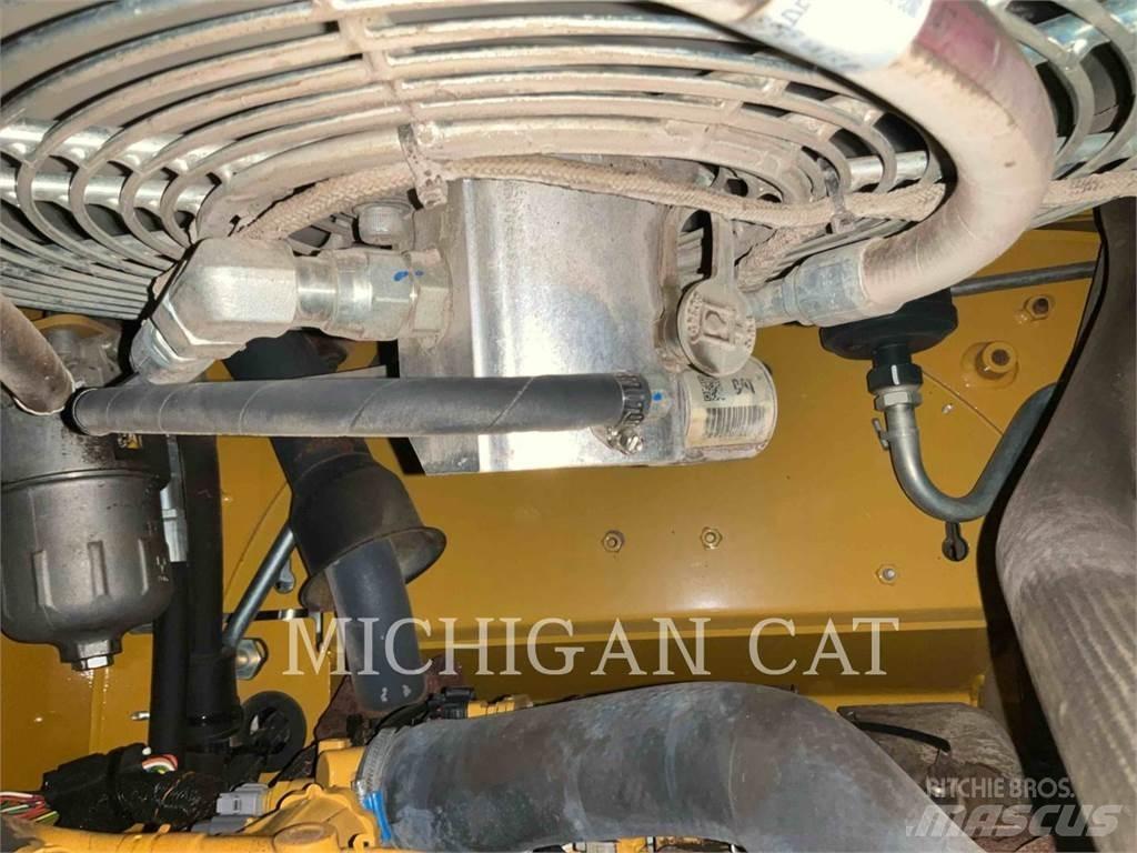 CAT 262D3 A2HQR Krautuvai su šoniniu pasukimu