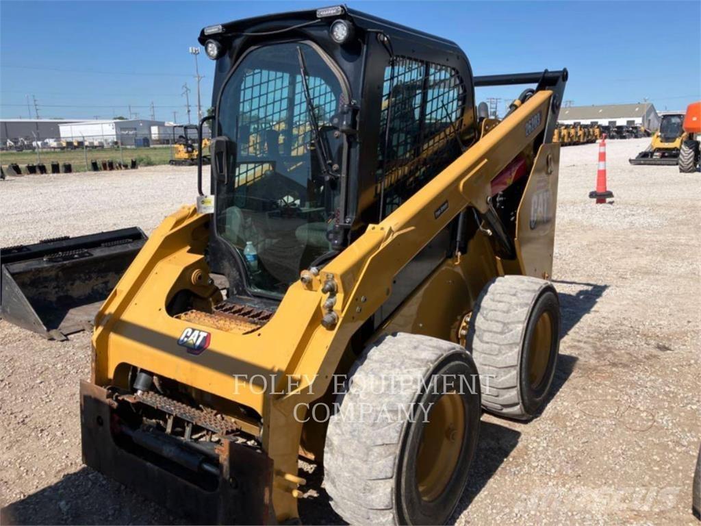 CAT 262D3STD2C Krautuvai su šoniniu pasukimu