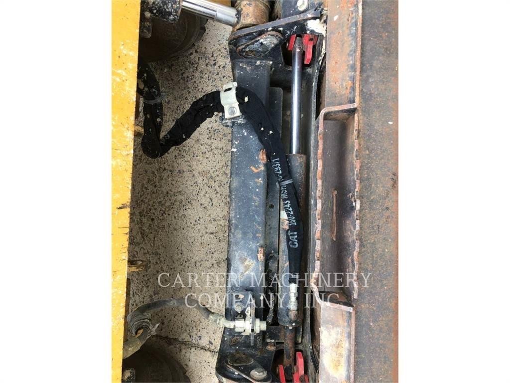 CAT 272 Krautuvai su šoniniu pasukimu