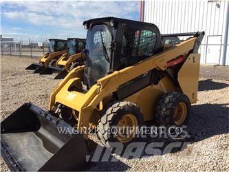 CAT 272D Krautuvai su šoniniu pasukimu