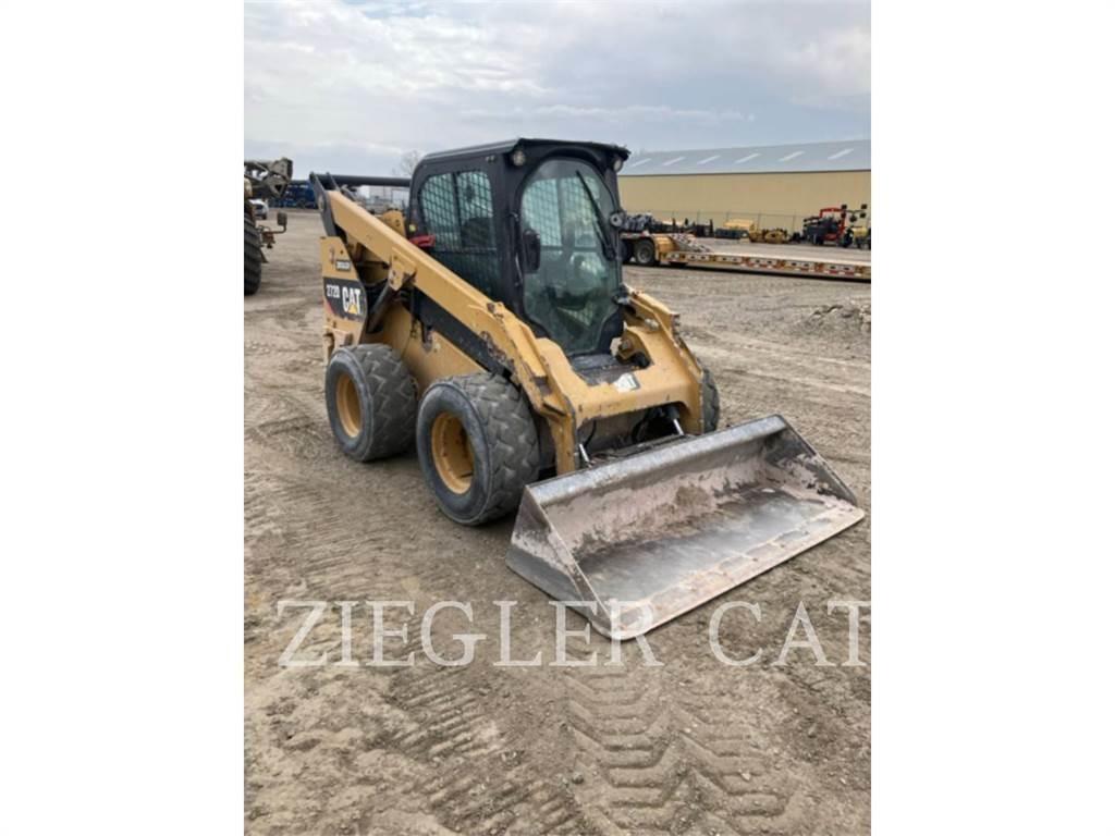 CAT 272D Krautuvai su šoniniu pasukimu