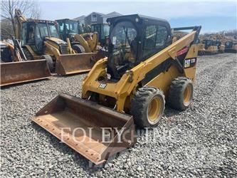 CAT 272D2 Krautuvai su šoniniu pasukimu